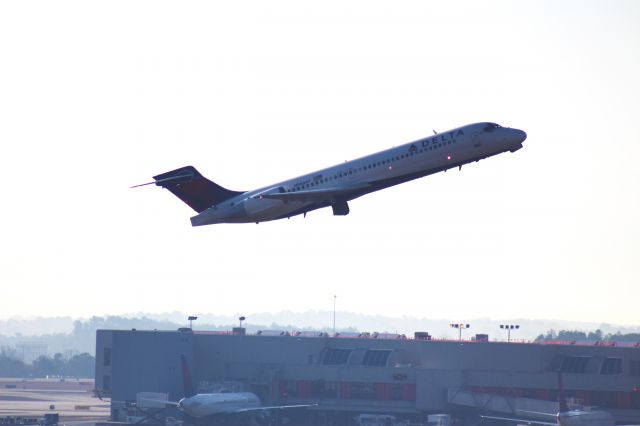 Boeing 717-200 (N968AT) - Takeoff runway 26L.