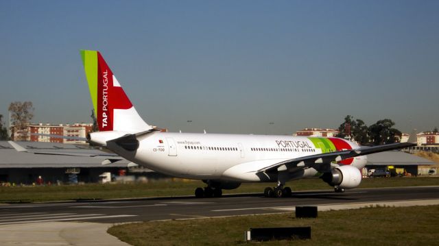 Airbus A330-200 (CS-TOO) - One of the 1st original TAP A330s Taking Off from Lisbon