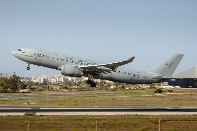 Airbus A330-200 (ZZ-338)