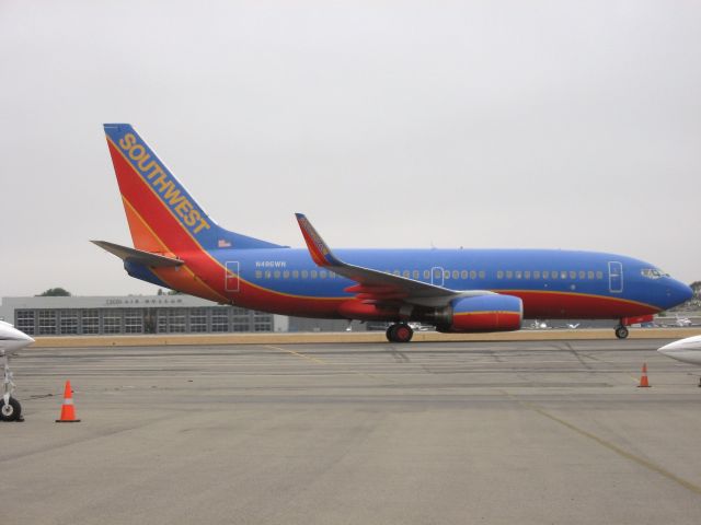 Boeing 737-700 (N486WN) - TAXIING TO GATE AFTER LANDING