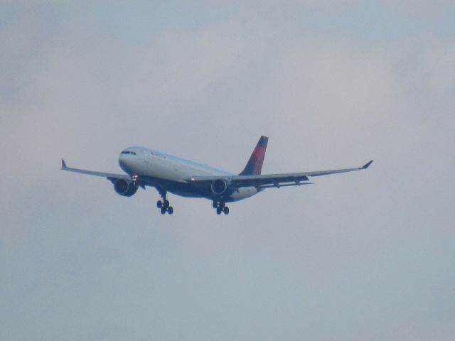 Airbus A330-300 (N811NW)