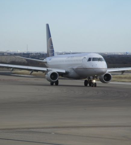 Embraer 175 (N85354) - United Express flight 6252 arriving from Houston, TX