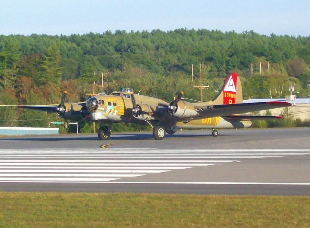 Boeing B-17 Flying Fortress (N93012)