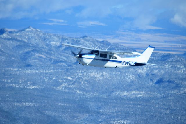 Cessna Centurion (N5315C) - Volando sobre la sierra de Chihuahua