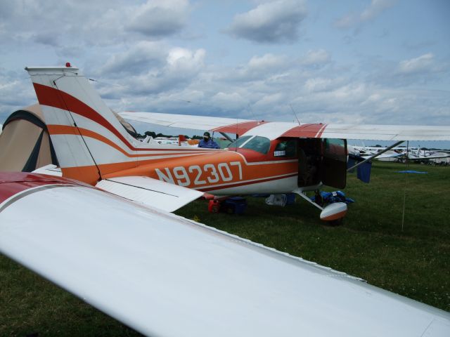 Cessna Skyhawk (N92307)