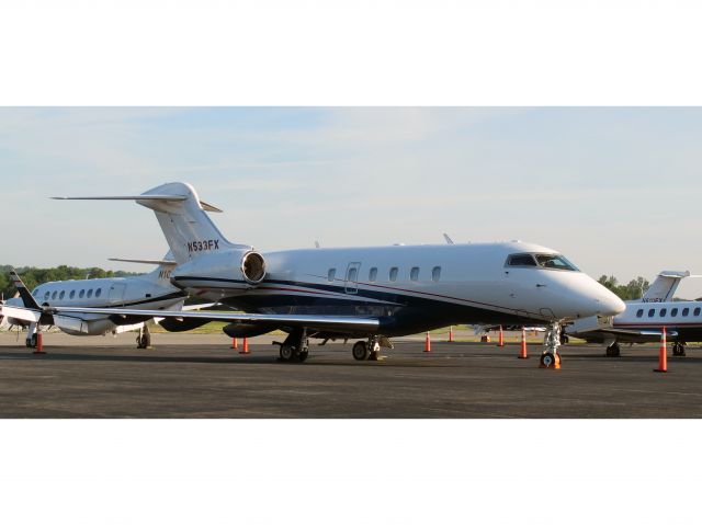 Bombardier Challenger 300 (N533FX)