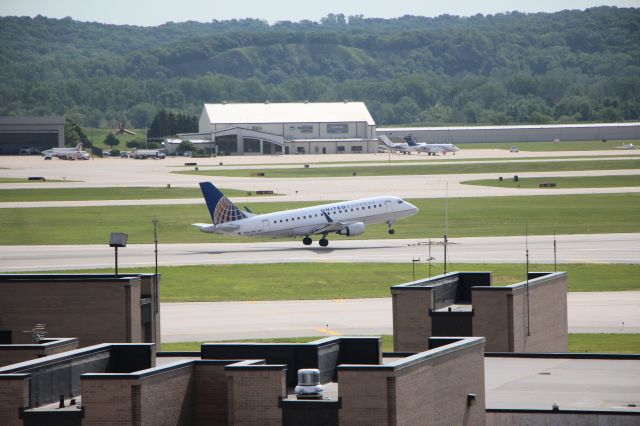 Embraer 170/175 (N863RW) - 5/29/18 rotating from Rwy 14R, with our "daughter" on her way to DIA then Tokyo.