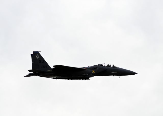 McDonnell Douglas F-15 Eagle — - USAF F-15 fighter jet preforming at the 2011 Quad City Airshow. Notice the "GIB" (guy in back) waving at the crowd.