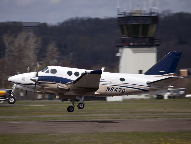 Cessna Skylane (N847D) - Take off runway 26. The aircraft is managed by CFM Corporate Flight Management  a rel=nofollow href=http://www.flycfm.comwww.flycfm.com/a