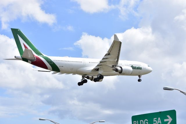 Airbus A330-200 (EI-EJM)