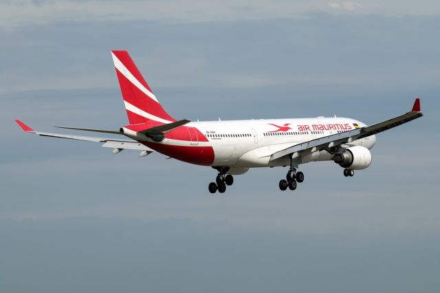 Airbus A330-200 (3B-NBM) - Air Mauritius final runway 32L Kuala Lumpur International Airport