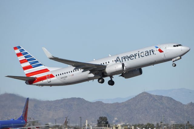 Boeing 737-800 (N960NN)