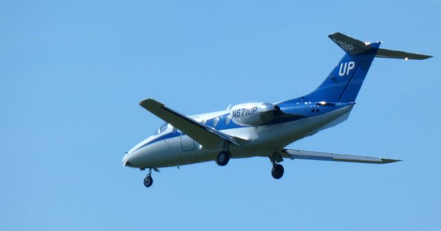 Beechcraft Beechjet (N671UP) - About to touch down is this 2005 "Wheels UP" Hawker Beechcraft Beechjet 400XP in the Autumn of 2023.