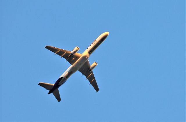 Boeing 757-200 (C-FMFG) - C-FMFG Boeing 757-2B7 Fedex Express MAL7054 de Moncton YQM vers Mirabel YMX Altitude 1670 Mètres Vitesse 465 Km/H Survolant la ville de Lavaltrie QC. le 05-05-2023 à 19:49