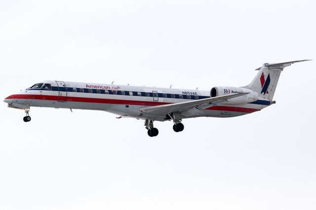 Embraer ERJ-135 (N853AE)