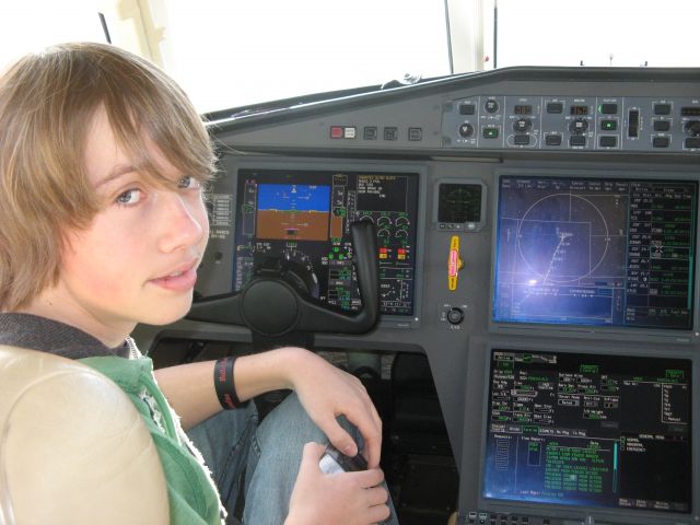 Dassault Falcon 900 (N48CG) - Sitting in the cockpit, this is why I want to be a pilot.