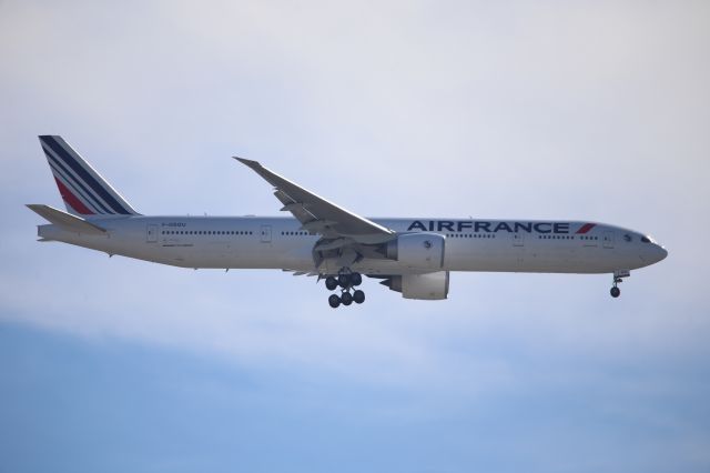 BOEING 777-300ER (F-GSQU)