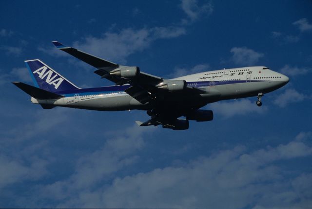 Boeing 747-400 (JA8095) - Final Approach to Narita Intl Airport Rwy34L on 1995/07/23