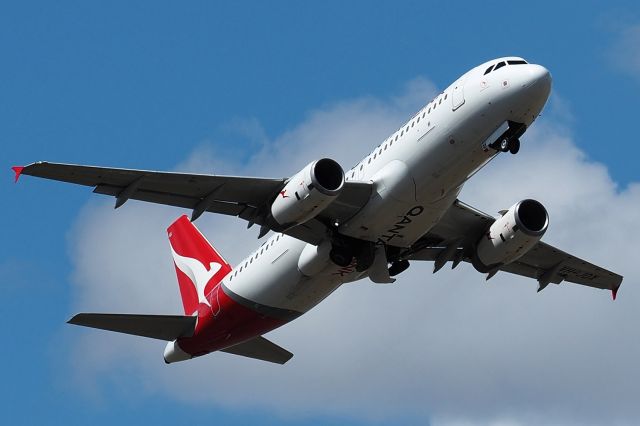 Airbus A320 (VH-JQX) - Airbus A320-232 cn 2197. Qantaslink VH-JQX Wreath Flower rwy 21 departure YPPH 22 Oct 2022