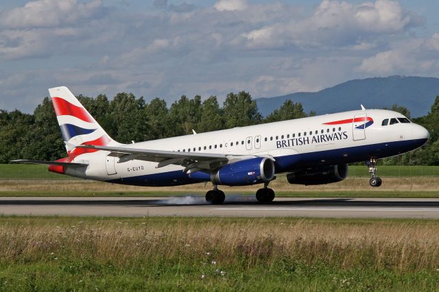 Airbus A320 (G-EUYD)