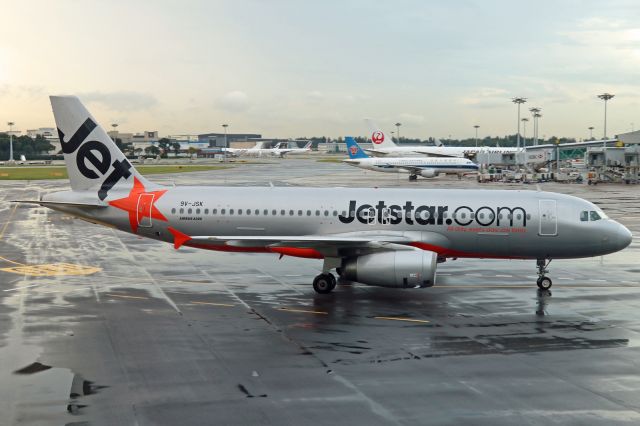 Airbus A320 (9V-JSK)