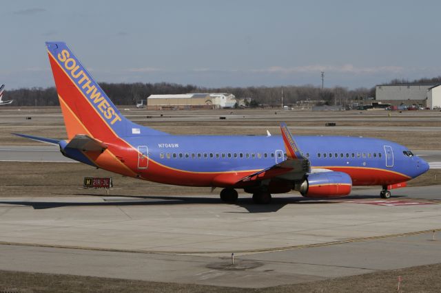 Boeing 737-700 (N704SW) - March 27, 2011 - leaving Detroit 