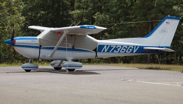 Cessna Skyhawk (N736GV) - A 195HP aircraft.