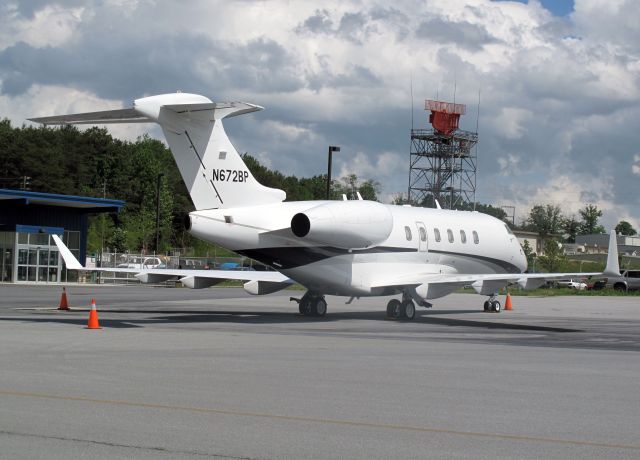 Bombardier Challenger 300 (N672BP)