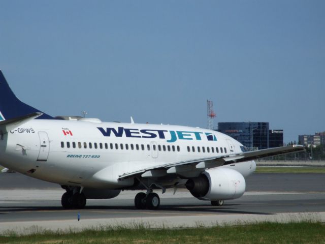 BOEING 737-600 (C-GPWS)