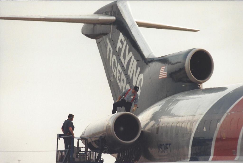 Boeing 727-100 (N931FT)