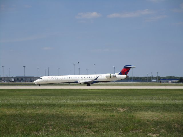 Canadair Regional Jet CRJ-900 (N582CA)