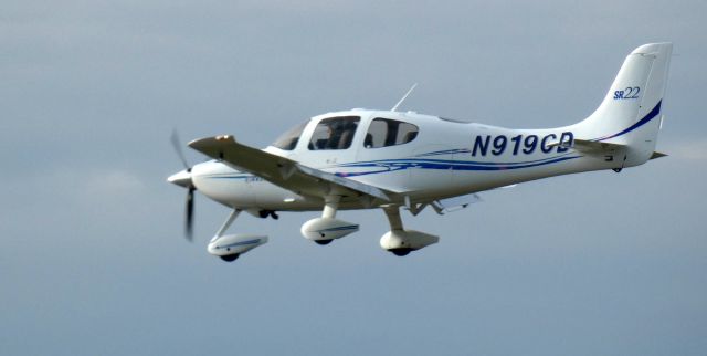 Cirrus SR-22 (N919CD) - On short final is this 2002 Cirrus SR-22 in the Autumn of 2023.