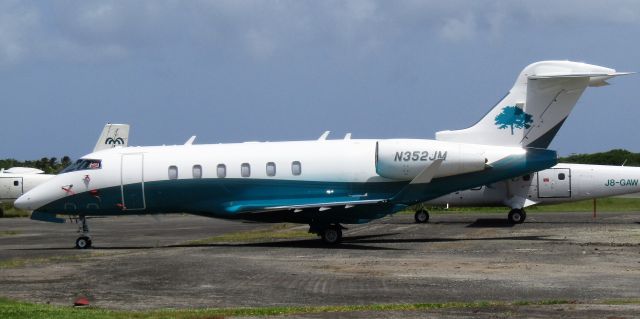 Bombardier Challenger 300 (N352JM)