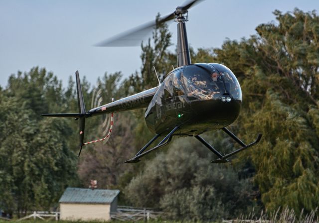 Robinson R-44 (C-GMVQ)