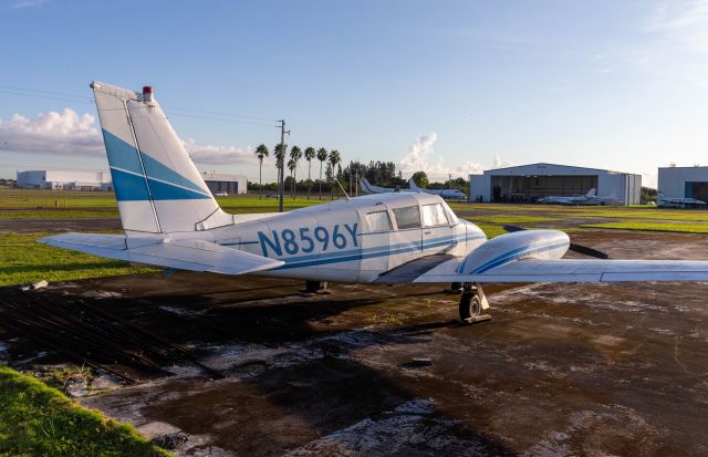 Piper PA-30 Twin Comanche (N8596Y)