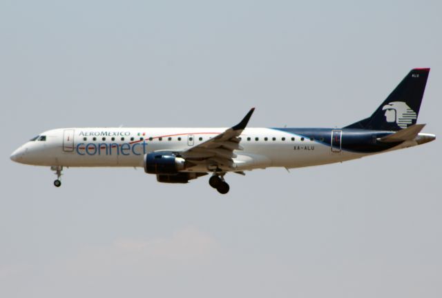 Embraer ERJ-190 (XA-ALU) - AeroMexico Connect / Embraer 190LR / MSN 200 / XA-ALU / MMMX 05/2020