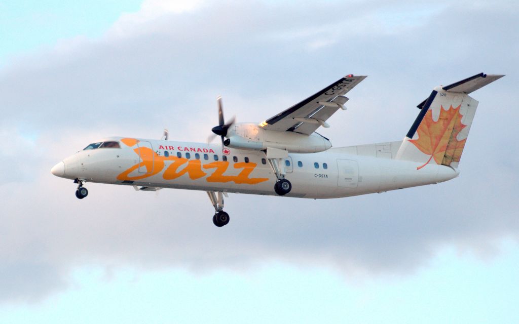 de Havilland Dash 8-400 (C-GSTA) - On approach at YVR