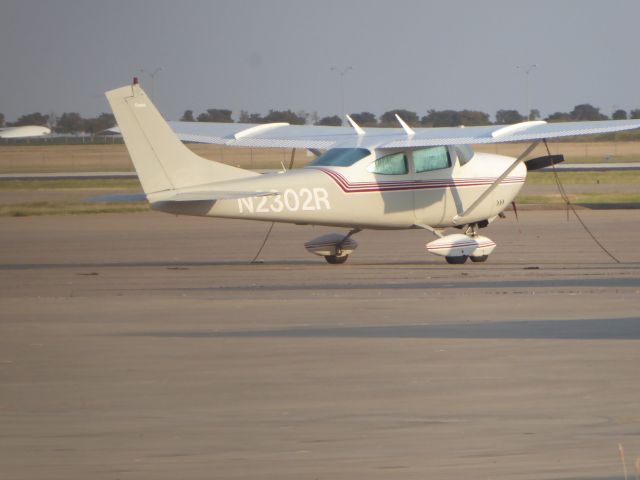 Cessna Skylane (N2302R)