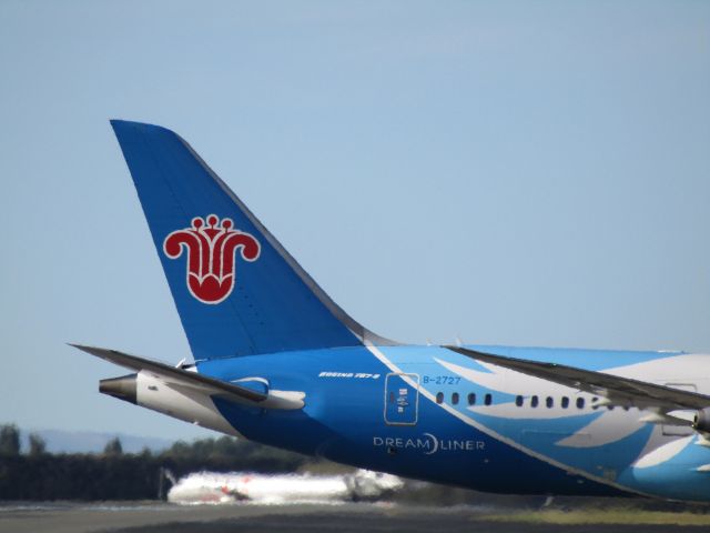 Boeing 787-8 (B-2727)