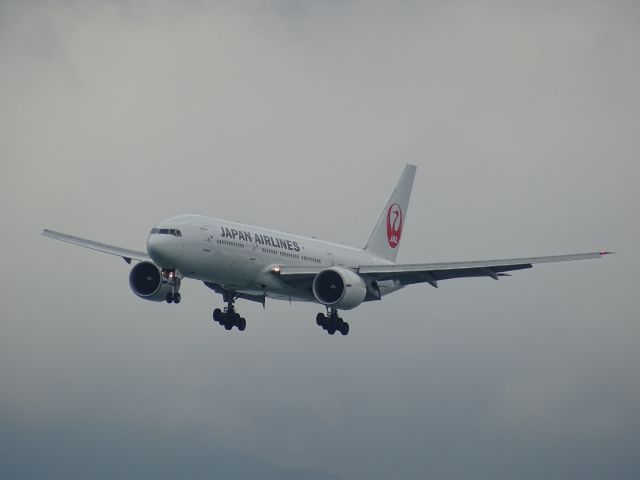 Boeing 777-200 (JA706J)