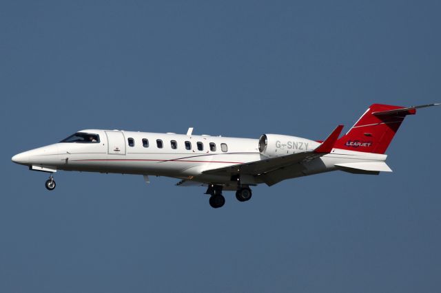 Learjet 45 (G-SNZY)