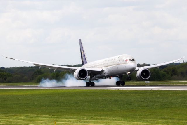 Boeing 787-9 Dreamliner (HZ-AR23) - SVA123 leaving some tyre smoke on arrival from Jeddah