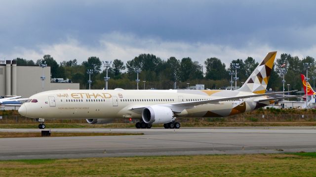 BOEING 787-10 Dreamliner (A6-BMA) - BOE061 taxis to the Boeing North ramp after arriving from KCHS on 9.11.18. (ln 743 / cn 60755). This will be the first B787-10 for Etihad.