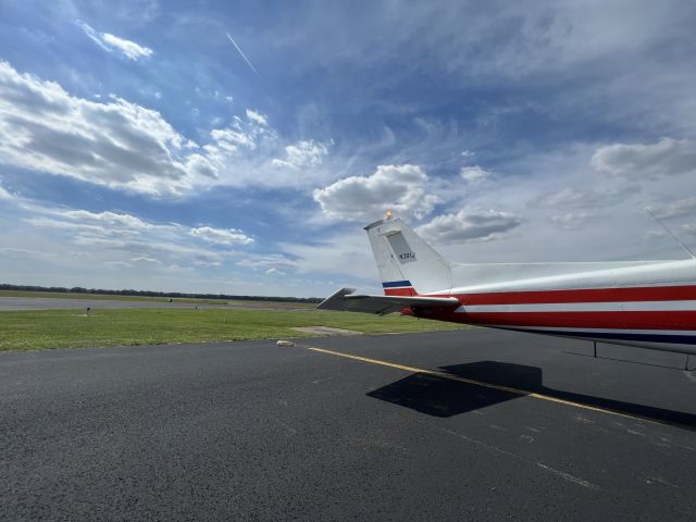 Cessna Skyhawk (N381J)