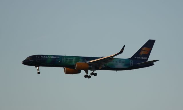 Boeing 757-200 (TF-FIU) - Hokla Aurora