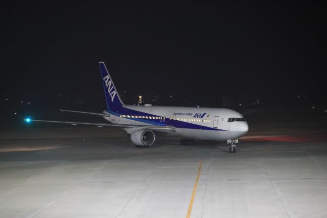 BOEING 767-300 (JA609A) - April 13, 2023:HND-HKD.