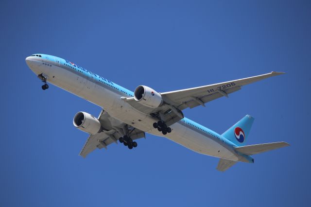 BOEING 777-300ER (HL7205)