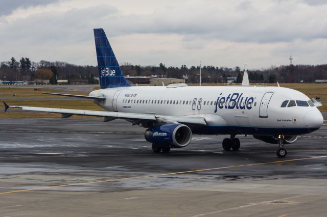 Airbus A320 (N662JB)