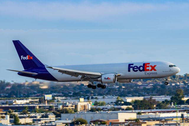 BOEING 767-300 (N187FE) - A FedEx 767-300 landing at PHX on 2/19/23. Taken with a Canon T7 and Tamron 70-200 G2 lens.