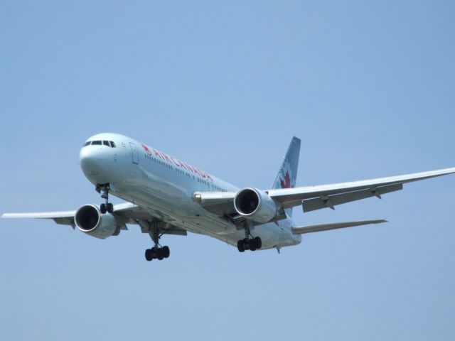 BOEING 767-300 (C-FCAF)